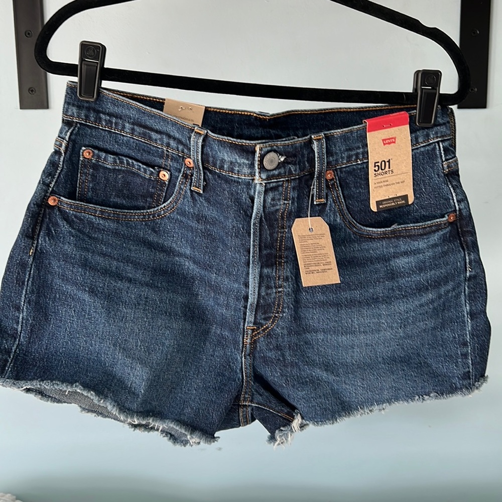 NWT Levi 501 High Waisted Jean Shorts Size 31